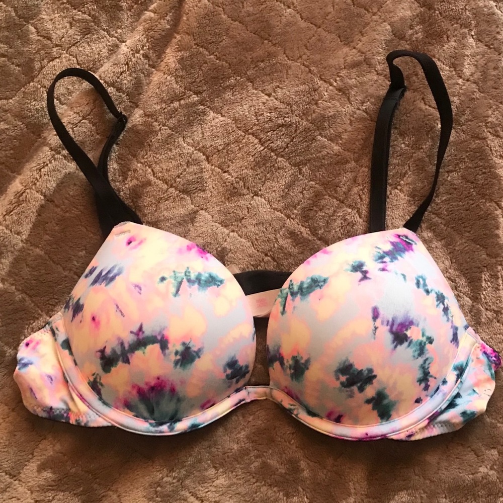 VS Pink Wear Everywhere Super Push-Up Bra